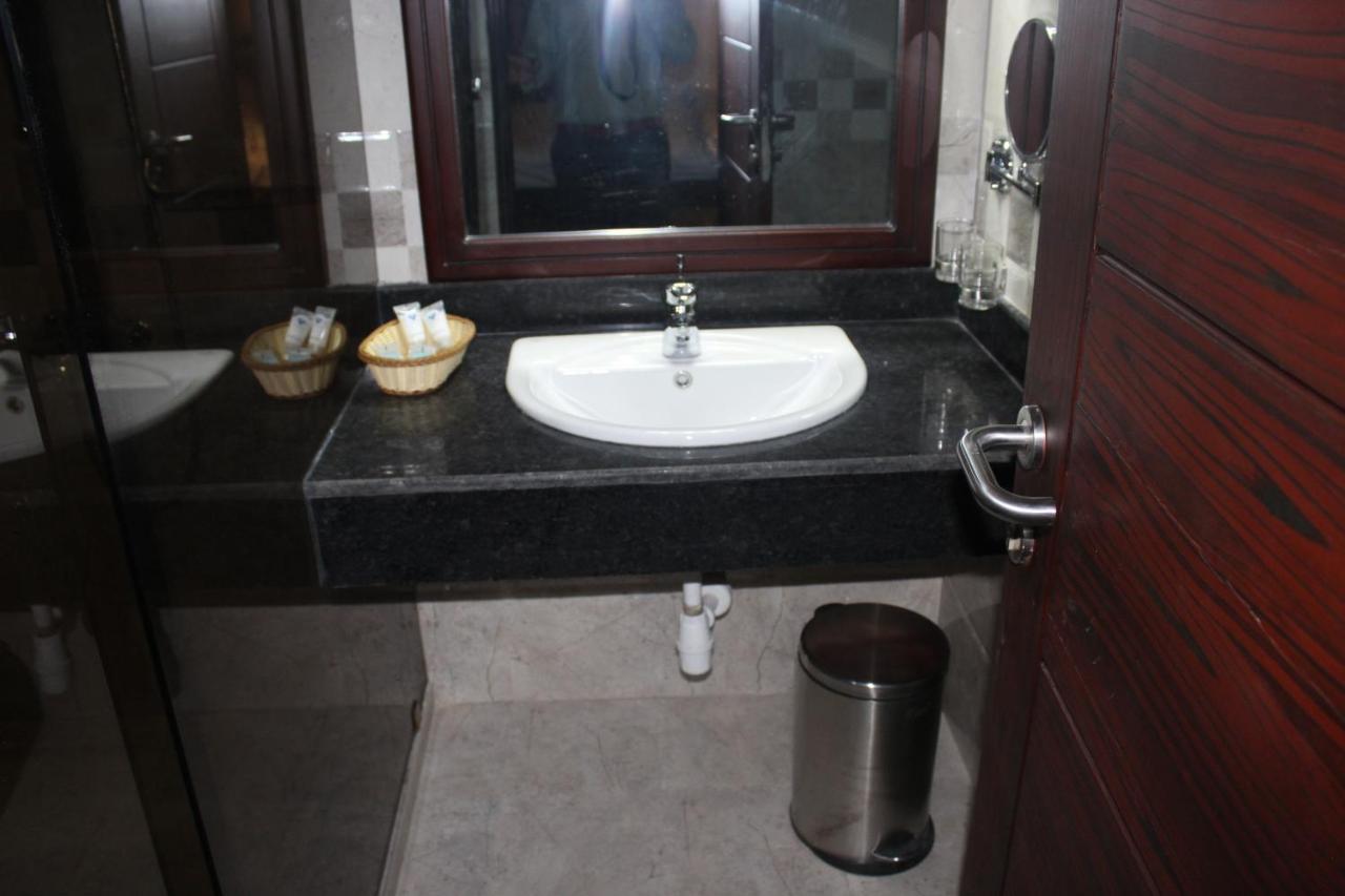 Hotel Blue Sapphire Dar es Salaam Bagian luar foto