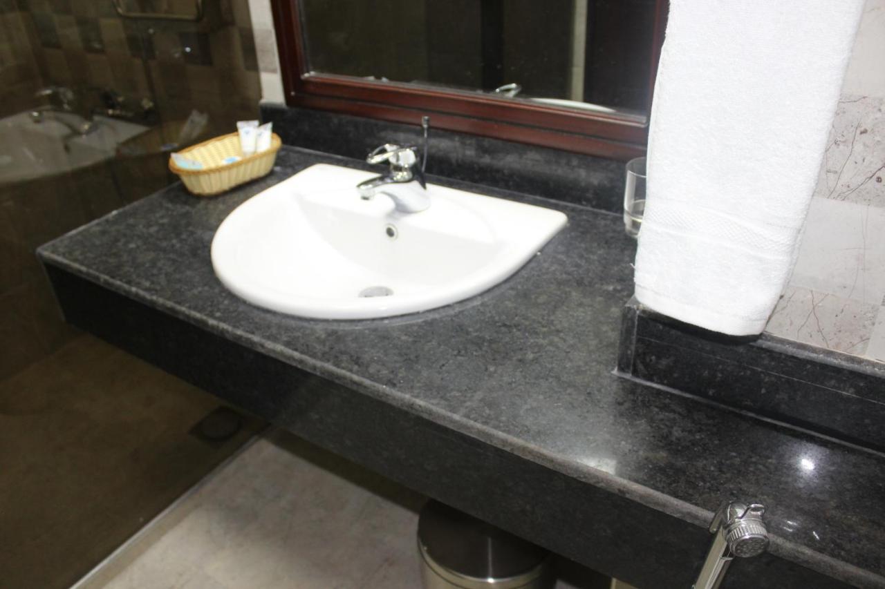 Hotel Blue Sapphire Dar es Salaam Bagian luar foto