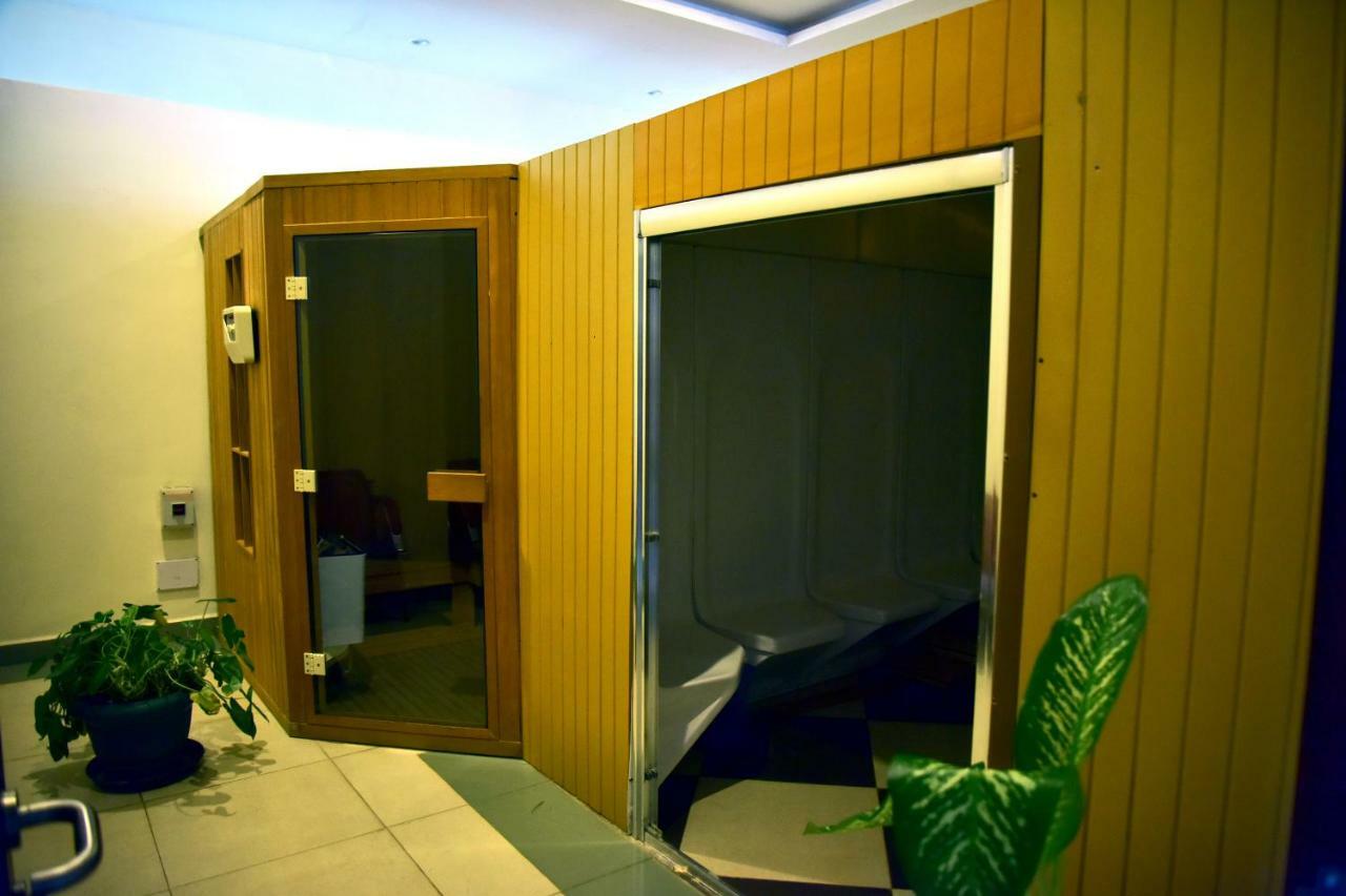 Hotel Blue Sapphire Dar es Salaam Bagian luar foto