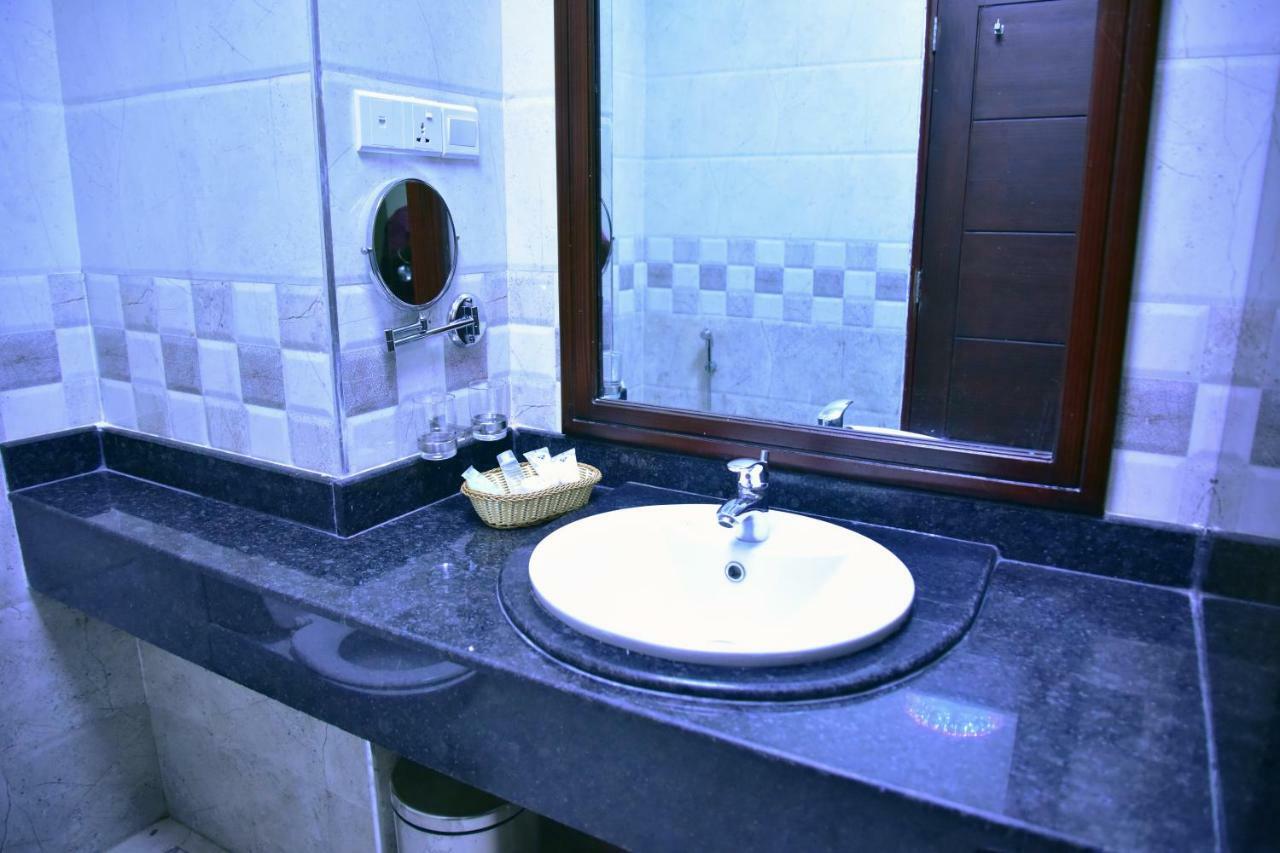 Hotel Blue Sapphire Dar es Salaam Bagian luar foto